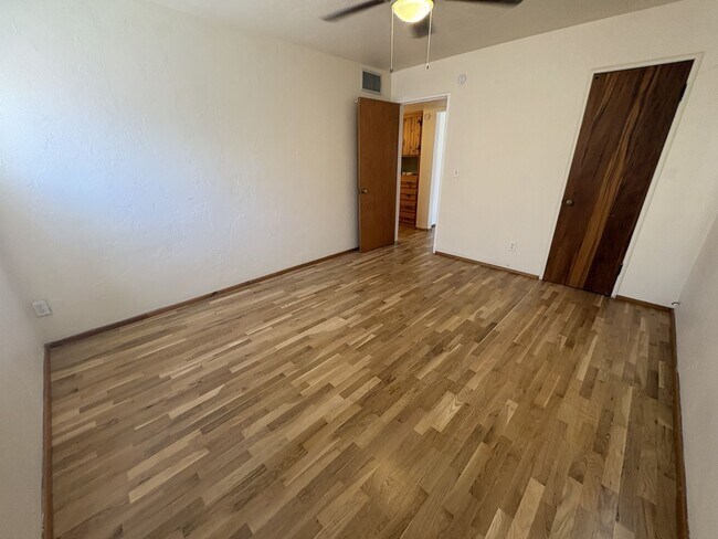 Building Photo - Centrally located Gem for rent