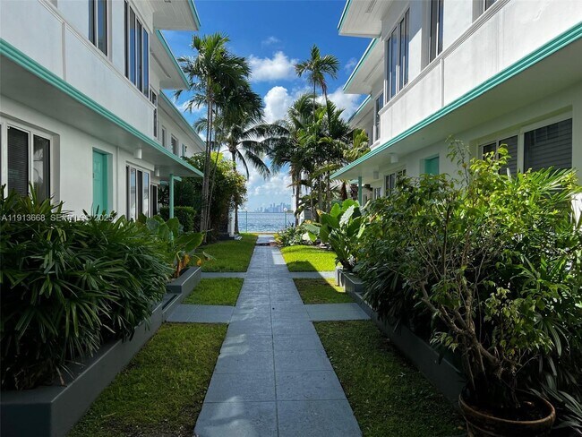 Building Photo - 1990 Bay Dr