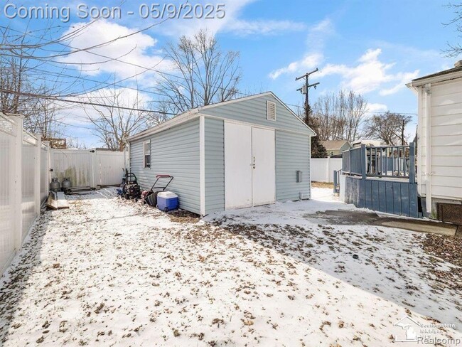 Building Photo - 3362 5th St