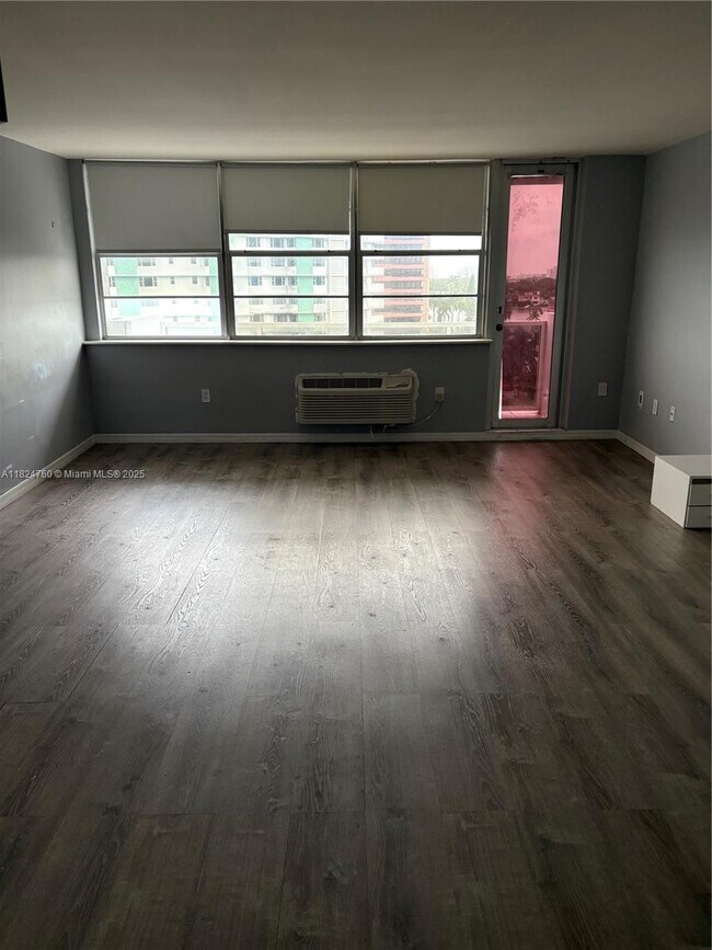 Building Photo - 5313 Collins Ave