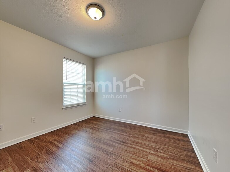 Building Photo - 1395 Apple Farm Dr