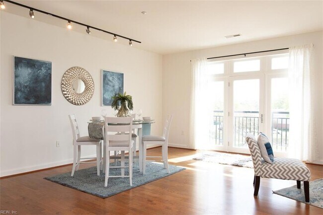 Building Photo - 670 Town Center Dr