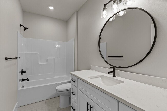 Building Photo - 702 S Thornridge Dr