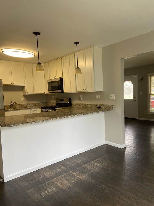 Building Photo - This property is available on a rent-to-own basis.