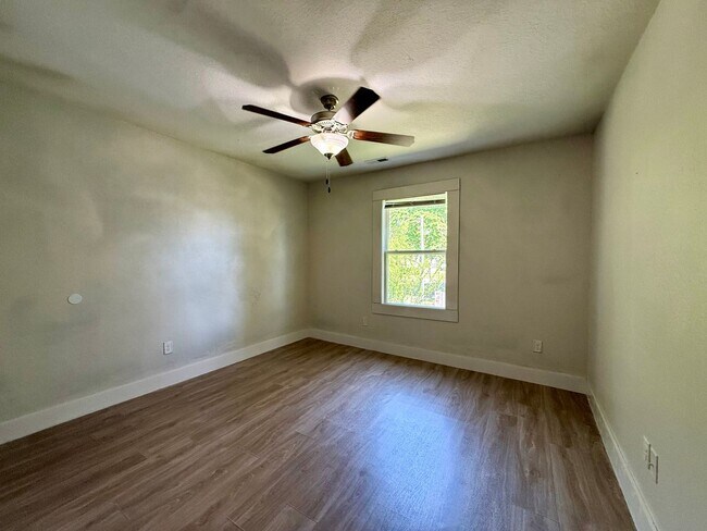 Building Photo - Newer-build Norfolk Home on Corner Lot