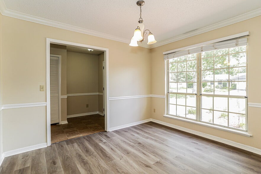 Building Photo - 8323 Cross Timbers Dr W