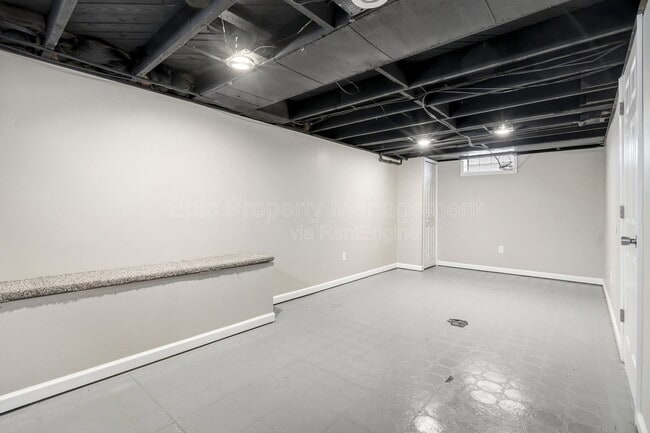 Building Photo - 12769 Mercier St