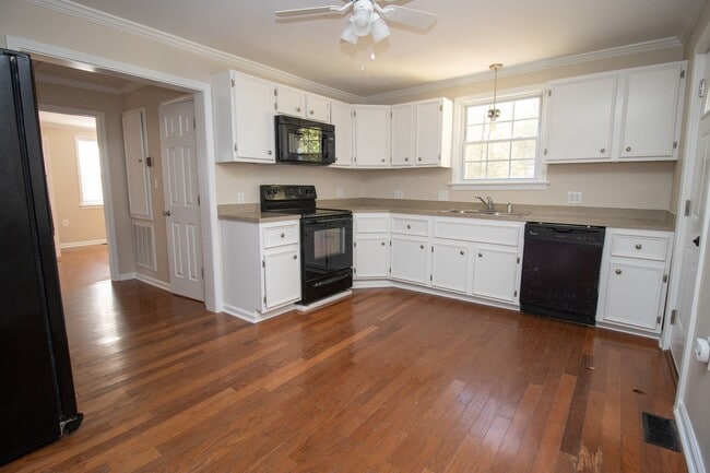 Building Photo - Charming 2-Bed, 1-Bath Home in Forest Acres!