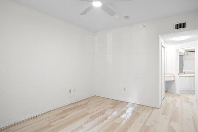 Building Photo - 11012 Legacy Dr