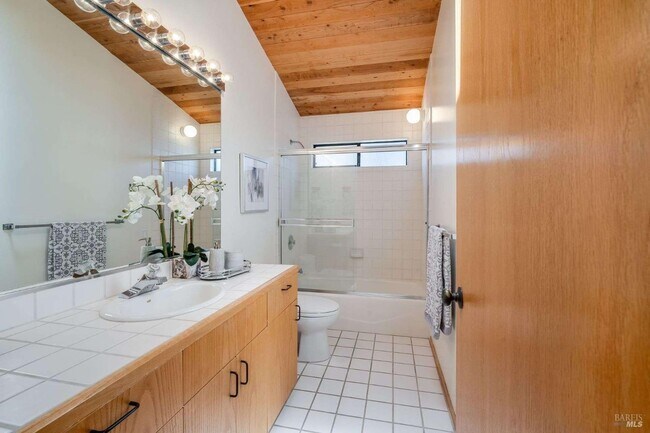 Building Photo - 470 Grey Whale