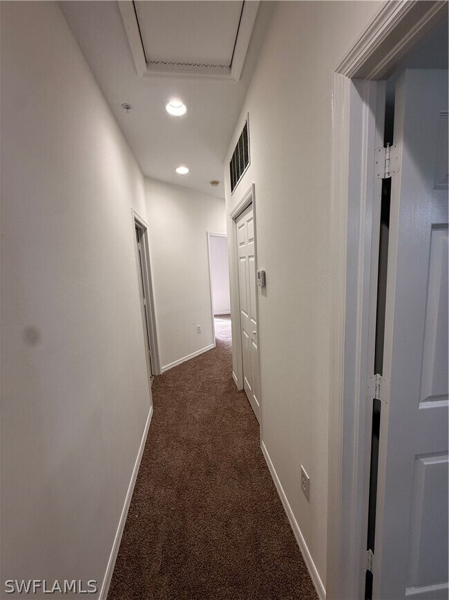 Building Photo - 3255 Tamara Dr