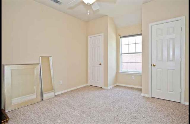 Building Photo - 9702 Valley Lake Ct