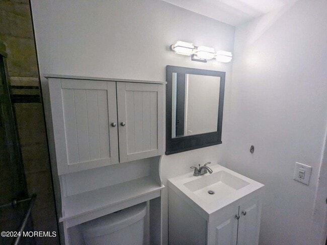 Building Photo - 364 Westwood Ave