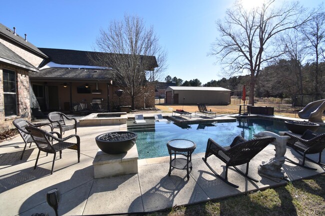 Building Photo - 7871 Oak Creek Trl