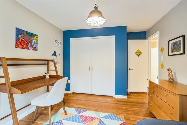 Building Photo - Fabulous 5BR 2.5BA Located in Close in Roc...