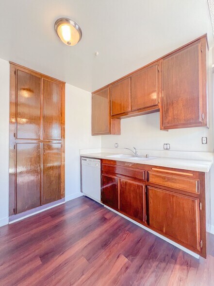 Building Photo - 4331 Green Ave