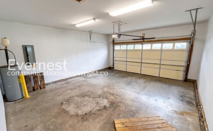 Building Photo - 743 Graysville Rd