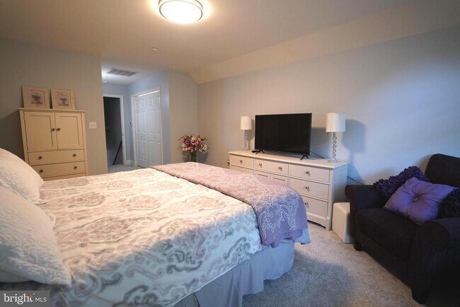 Building Photo - 15401 Jamies Way