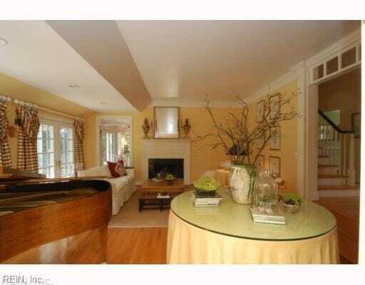 Building Photo - 925 Windsor Rd