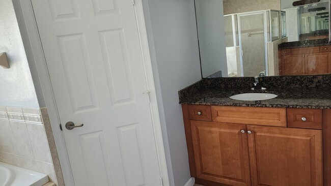 Building Photo - 5610 NW North Crisona Cir