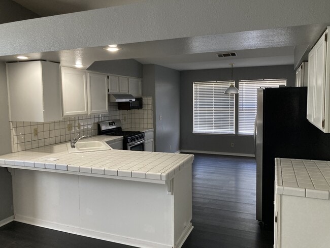 Building Photo - 248 Devon Dr