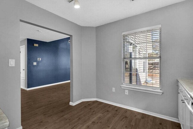 Building Photo - "Charming 3-Bed Home in Fort Walton Beach – Pet Friendly!"
