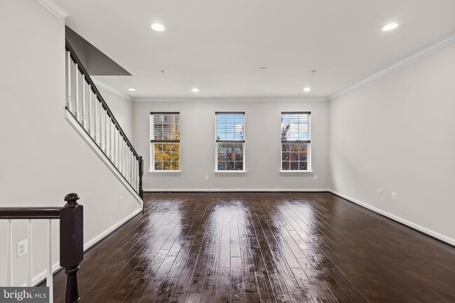 Building Photo - 7035 Southmoor St