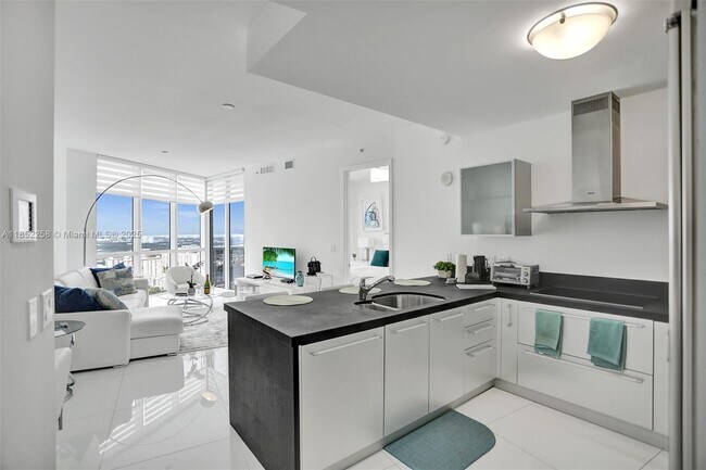 Building Photo - 18201 Collins Ave