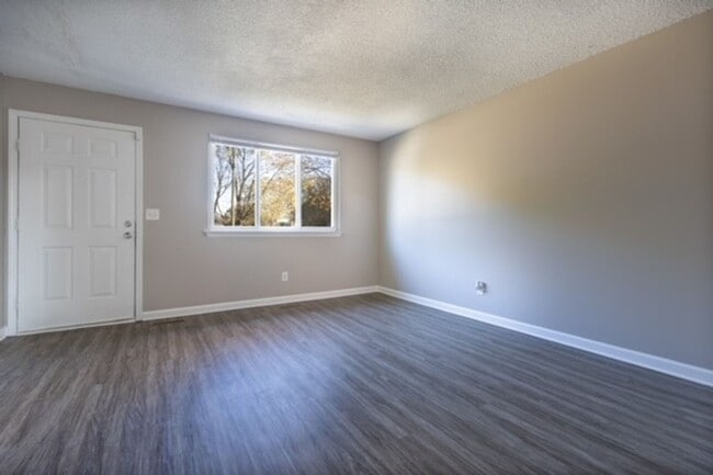 Building Photo - Spacious Split-Level Comfort & Modern Style in Columbus!