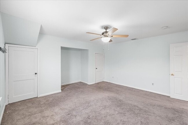 Building Photo - 127 E Pine St