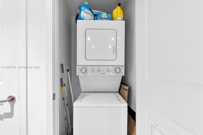 Building Photo - 1600 NE 1st Ave