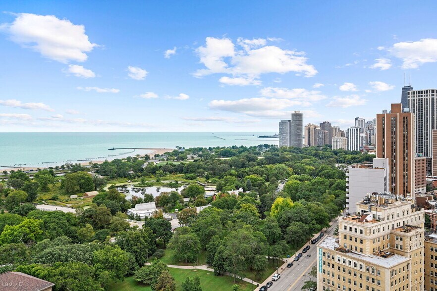 Building Photo - 2020 N Lincoln Park W