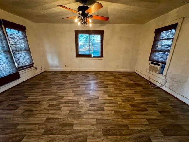 Building Photo - 512 N Lamar St