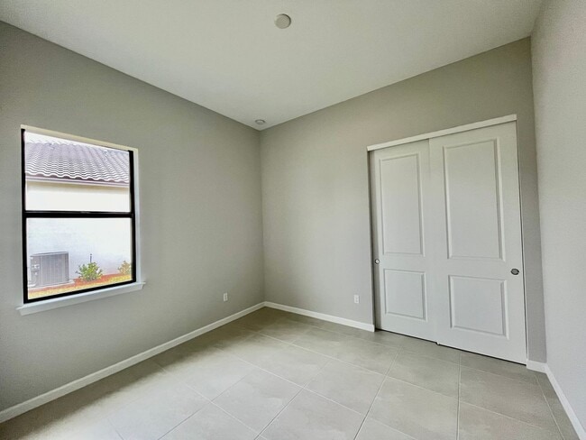 Building Photo - VERANDA GARDENS BRAND NEW HOME