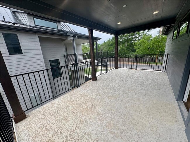 Building Photo - 5911 Coventry Ln