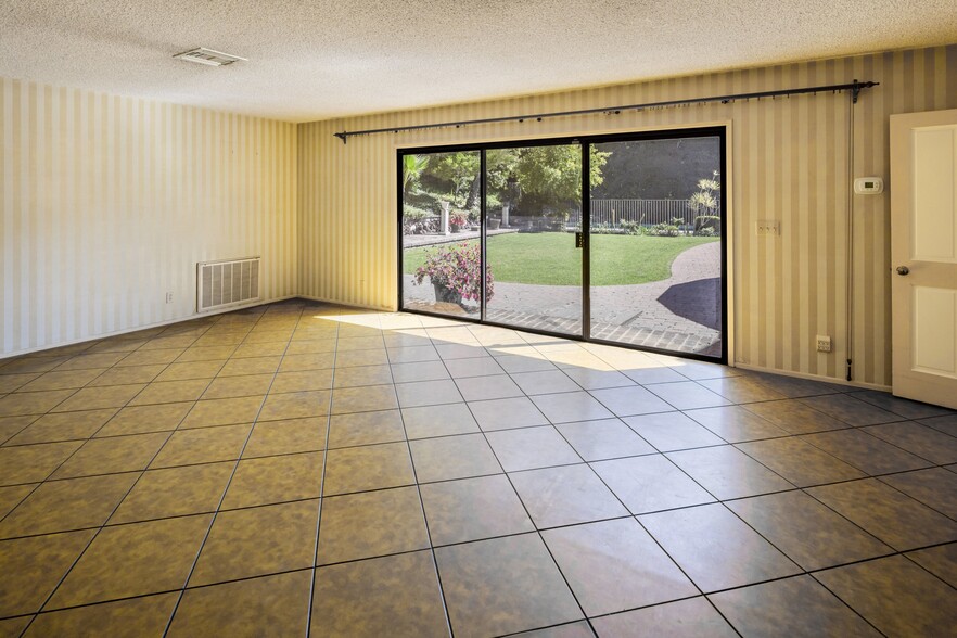 Building Photo - 1110 Sutton Way