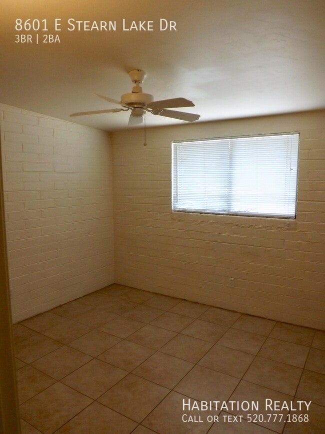 Building Photo - 8601 E Stearn Lake Dr