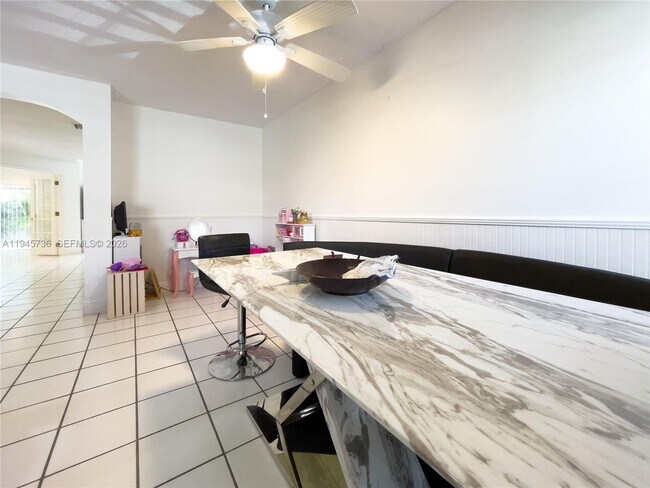 Building Photo - 931 Opal Terrace