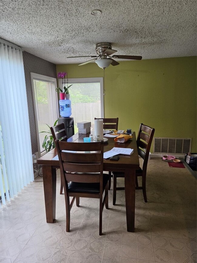 Building Photo - 8716 Clearbrook Trail