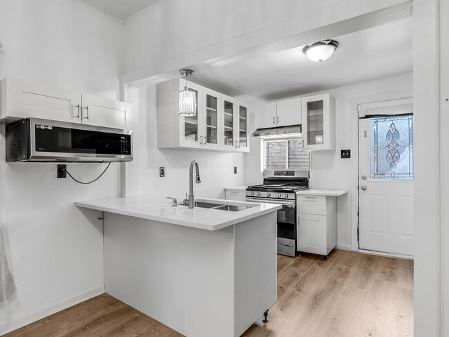 Building Photo - 608 Woodruff Ave