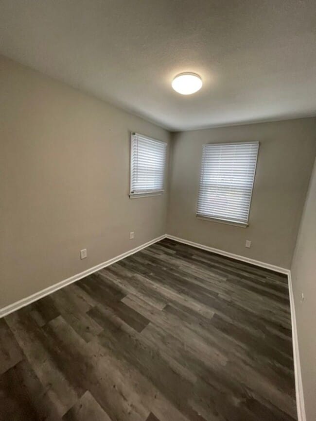 Building Photo - 815 Bella Ln