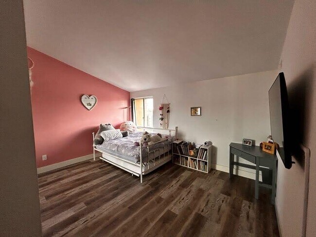 2nd Bedroom Entrance - 1605 Hotel Cir S