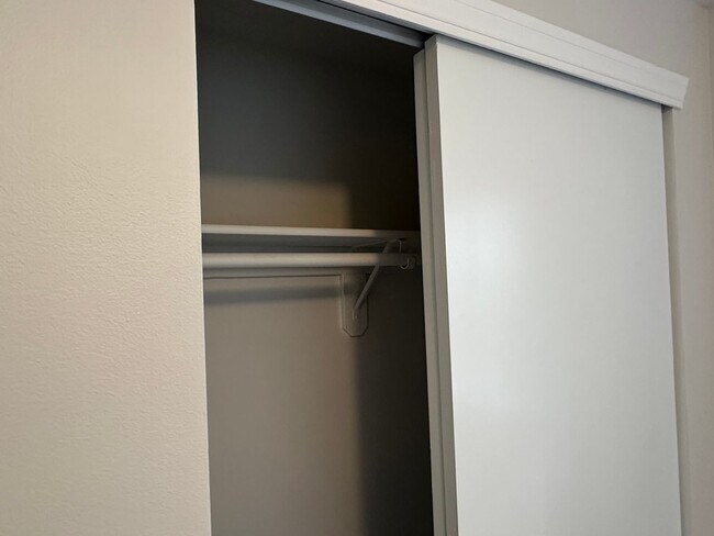 Building Photo - Beautiful 4BD Home | Fireplace, Fenced Backyard, Deck, Garage & A/C