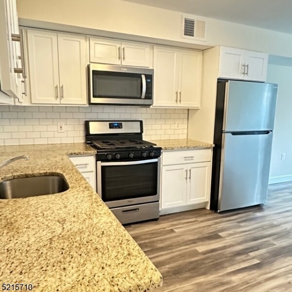 Building Photo - 290 3rd St