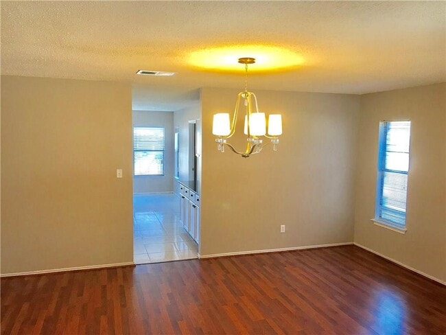 Building Photo - 912 Justeford Dr