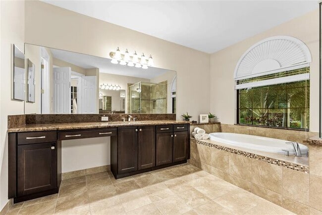 Building Photo - 9571 Eden Roc Ct
