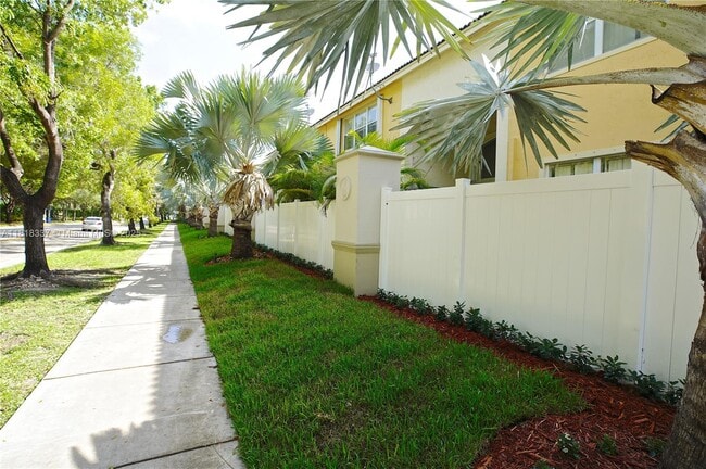 Building Photo - 5536 NW 113th Pl