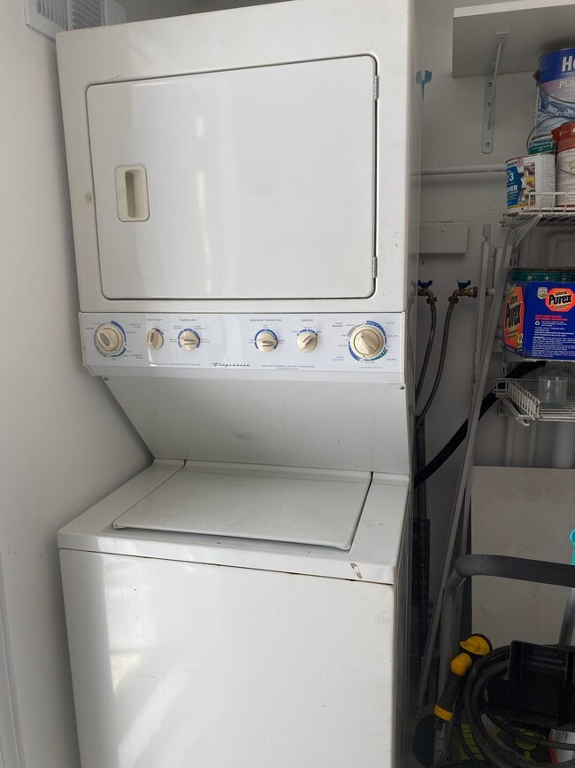 Building Photo - 337 N Vista St