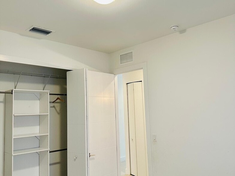 Building Photo - 3586 Franklin Ave