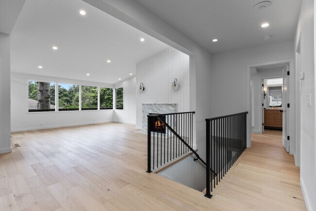 Building Photo - 3bd/2.5ba Seattle House